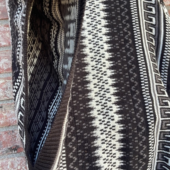 Urban Outfitters Aztec Print Ecote Cozy Cape Poncho Sweater Size XS/S - Picture 4 of 7